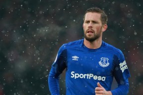 欧冠“幸运女神”的眷顾：那些不可思议的幸运进球，欧冠运动