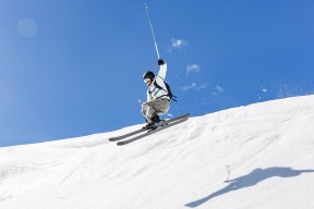 开云体育官方-_年轻选手崭露头角，网球未来充满希望_，最年轻的网球冠军