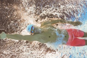 裁判追不上塞内加尔边锋：太快，踩雪都飞起来了，塞内加尔国脚