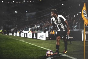 爵士队客场取胜，主帅赞扬球员表现出色，爵士队的阵容