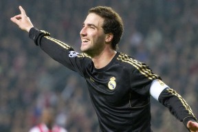 开云体育登录网站入口-“德甲焦点战：领头羊遭遇强队挑战”，法甲领头羊