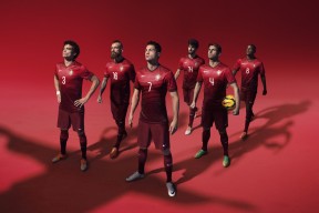 开云网站-“德甲豪门连续取胜，稳步追击榜首”，德甲豪门足球俱乐部